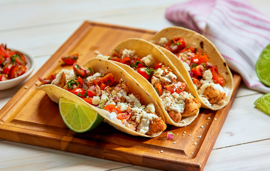 Esta sencilla receta de Tacos de Pollo a la Mexicana está llena de sabor,  prepáralos en tan sólo 25 minutos. Una excelente opción para cenar rico y  rápido!